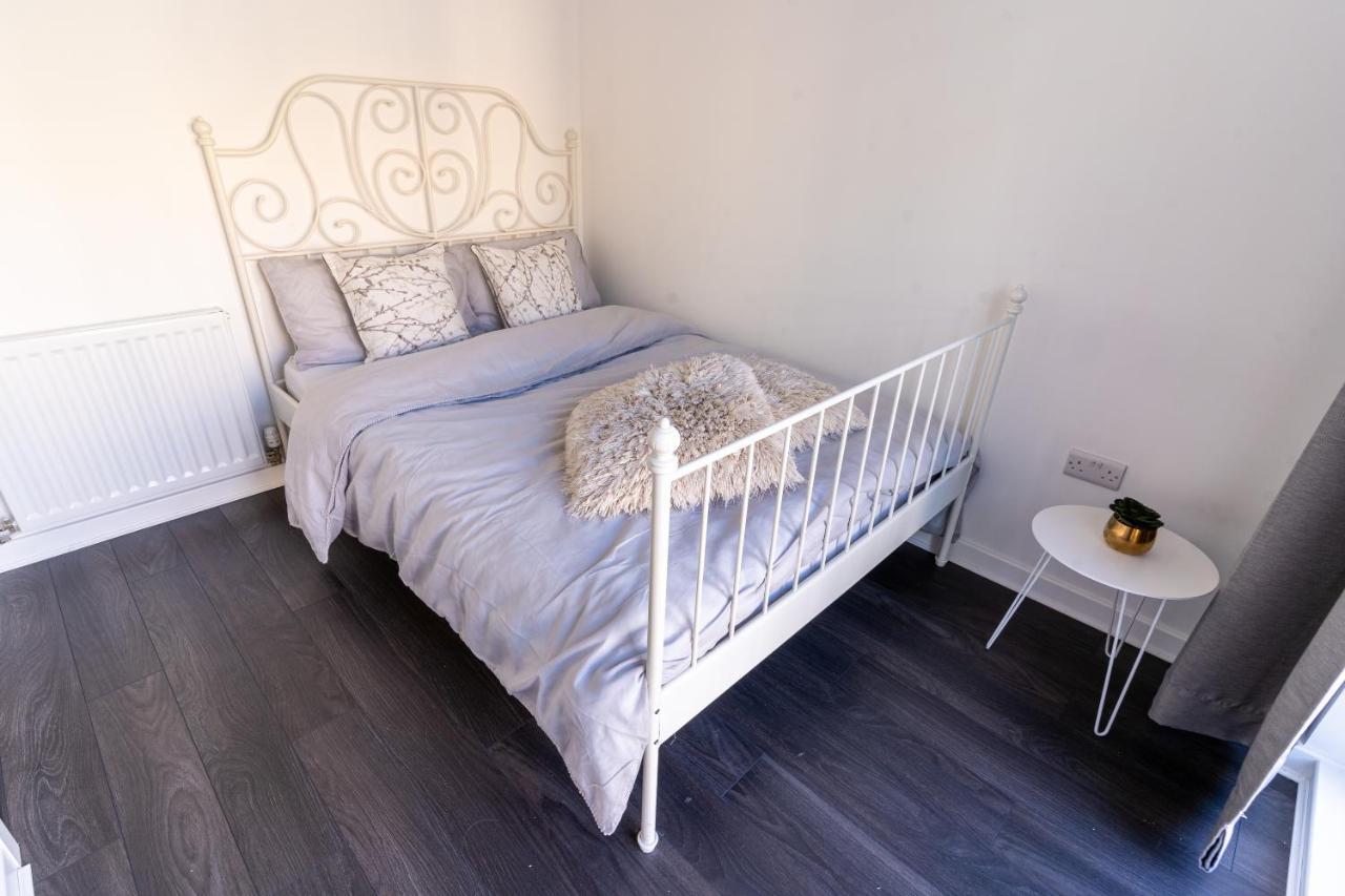Spacious 3 Bedroom House In Glasgow City With Private Parking & Garden Экстерьер фото