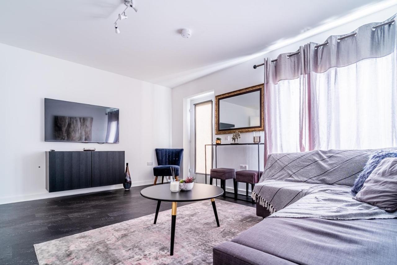 Spacious 3 Bedroom House In Glasgow City With Private Parking & Garden Экстерьер фото