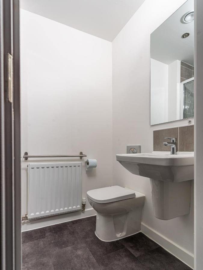 Spacious 3 Bedroom House In Glasgow City With Private Parking & Garden Экстерьер фото